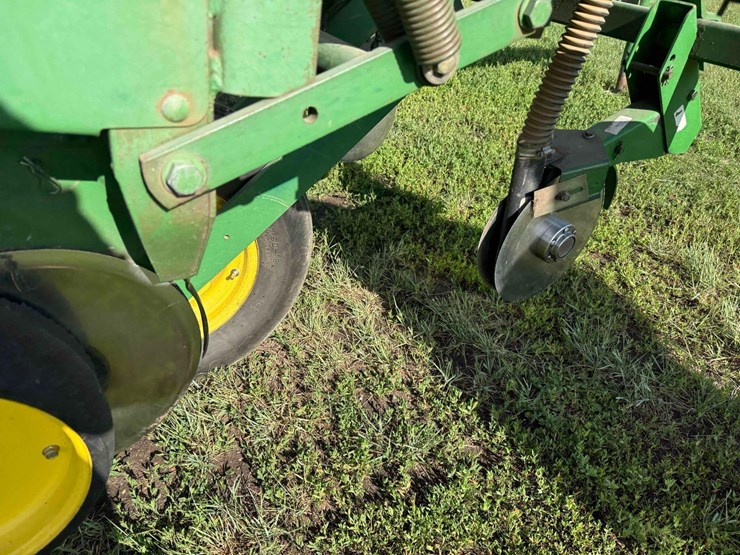 john-deere-7000-image-12