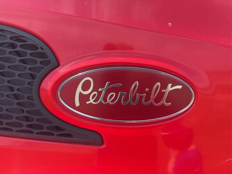 peterbilt-579-image-11