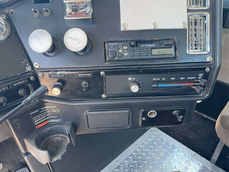 1996-fld-120-freightliner-day-cab-semi-image-37