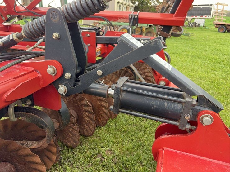 case-ih-330-image-32