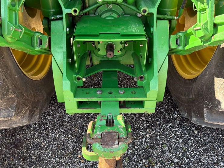 2010-john-deere-8320r-image-110