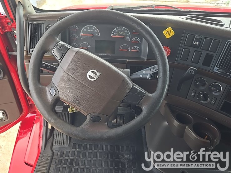 2015-volvo-vnl-image-73