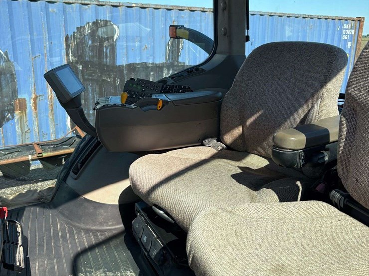 2010-john-deere-8320r-image-90