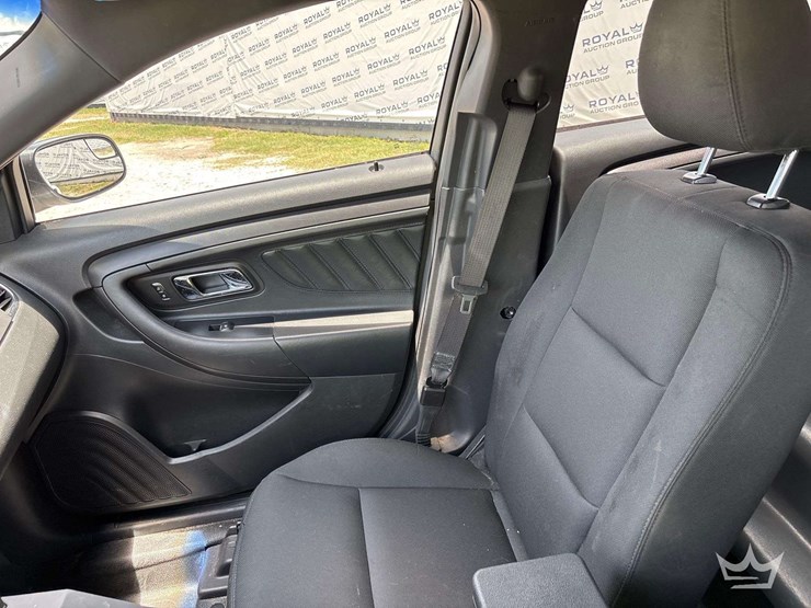 2016-ford-taurus-sedan-image-20
