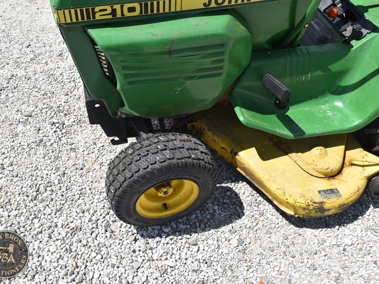 john-deere-210-image-24