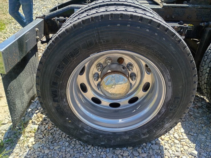 2005-peterbilt-379-image-91