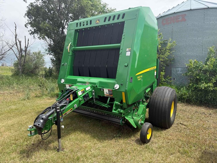 2020-john-deere-560m-image-2
