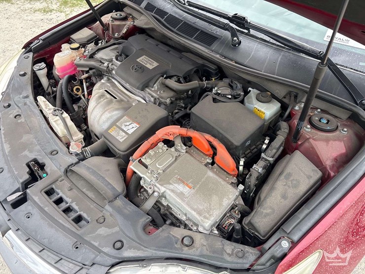 2016-toyota-camry-hybrid-sedan-image-9