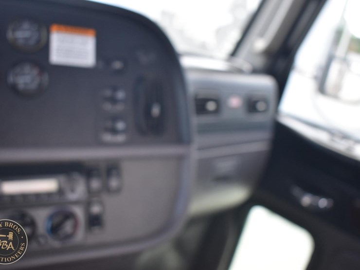 2013-peterbilt-367-image-48