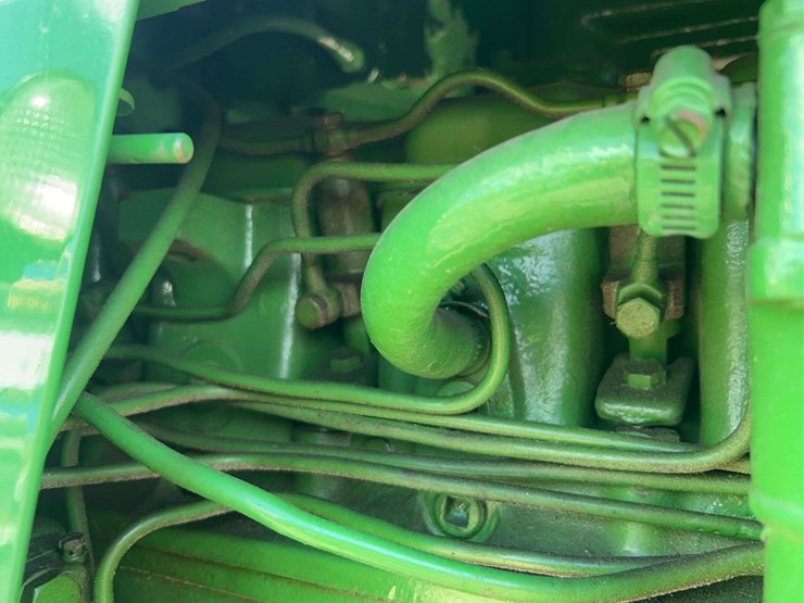 john-deere-4010-image-33