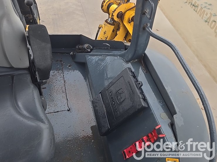 2014-deere-310k-ep-image-45
