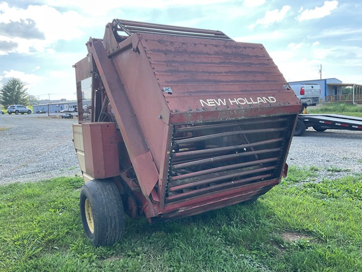 new-holland-851-image-6