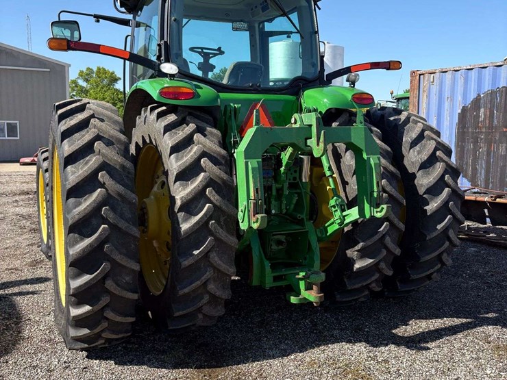 2010-john-deere-8320r-image-10