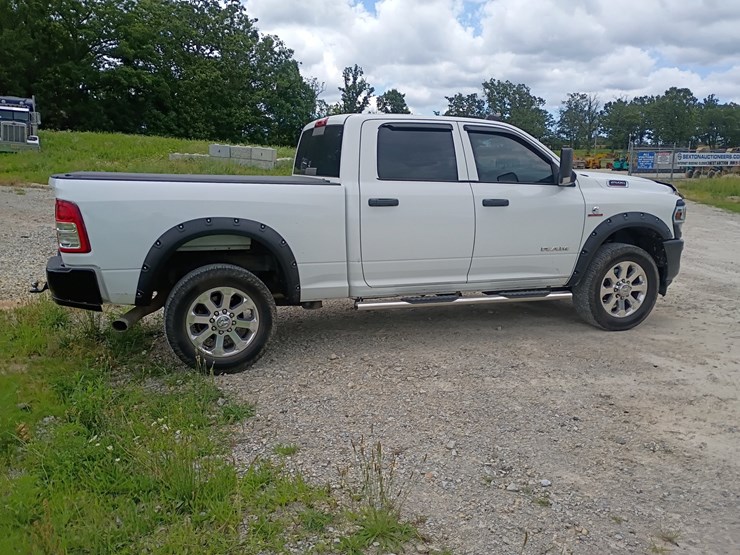 2020-dodge-2500-image-10