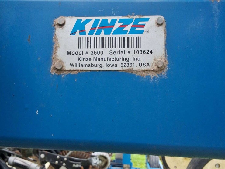 2015-kinze-16-row-corn-planter-with-dry-fertilizer-image-4