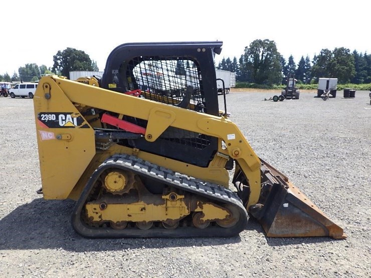 2017-caterpillar-239d-image-4