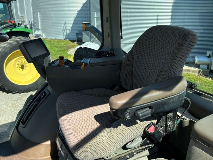 2011-john-deere-7260r-image-43