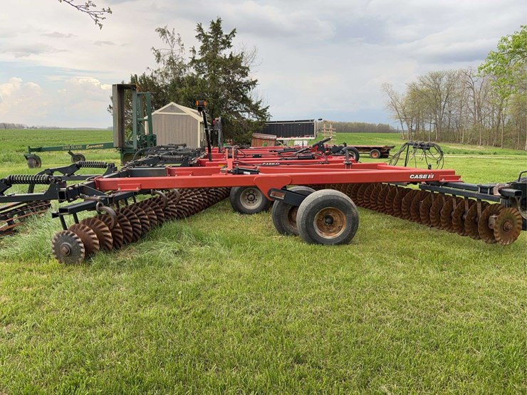 case-ih-330-image-13
