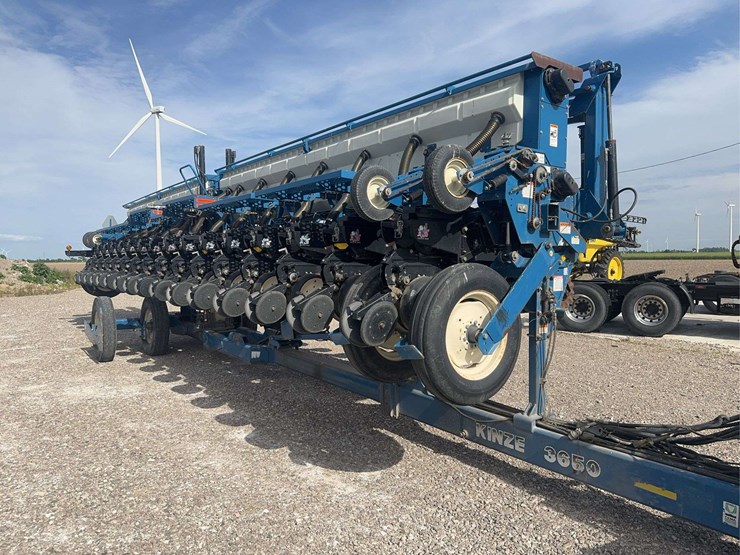 kinze-3650-image-1
