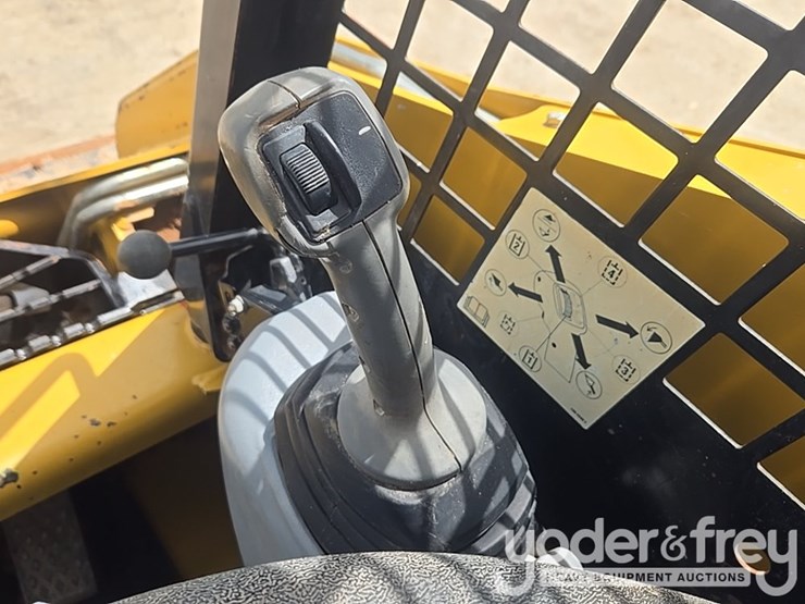 2011-caterpillar-257b3-image-47