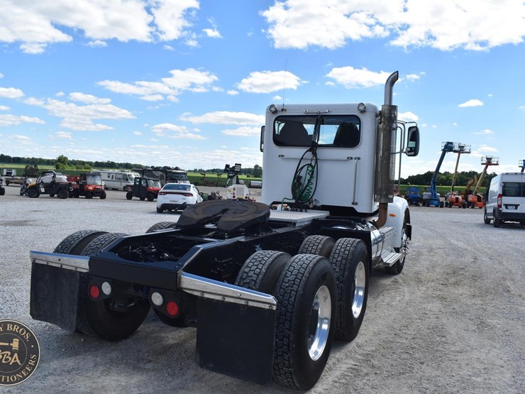 2013-peterbilt-367-image-10