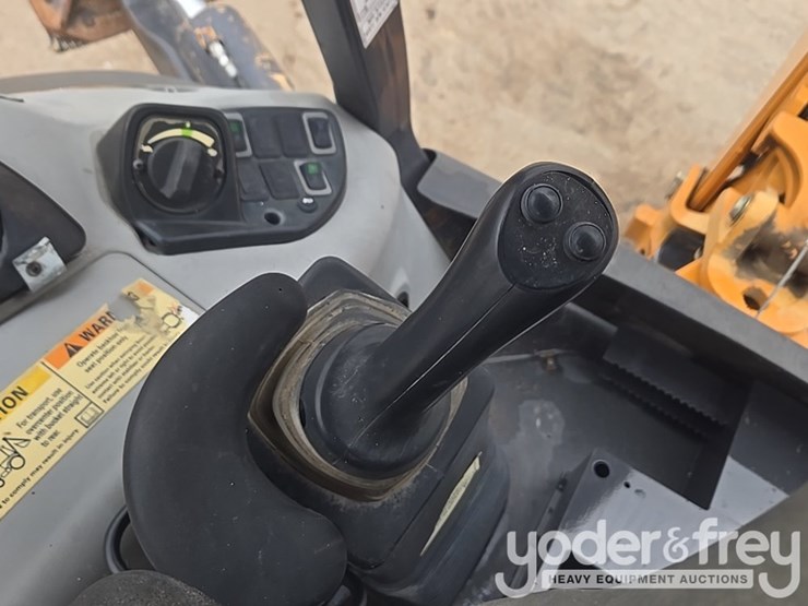 2019-case-580sn-image-50