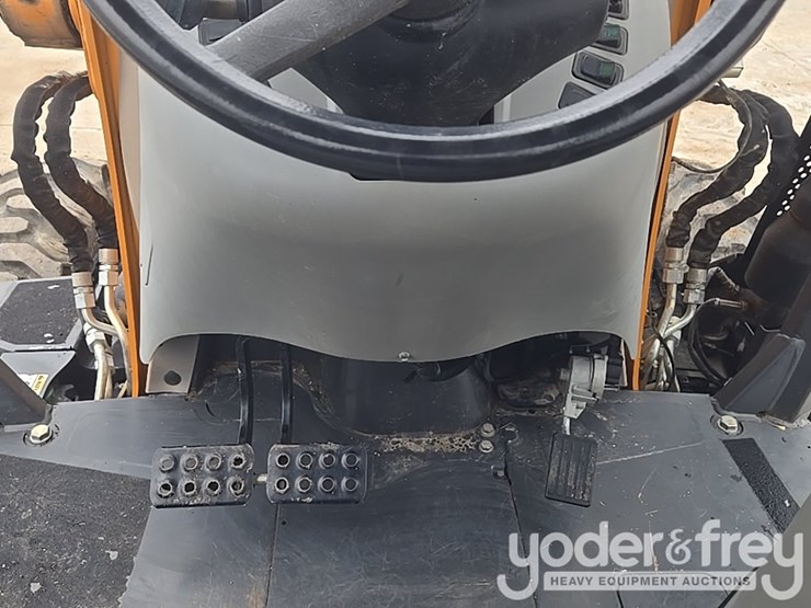 2019-case-580sn-image-55