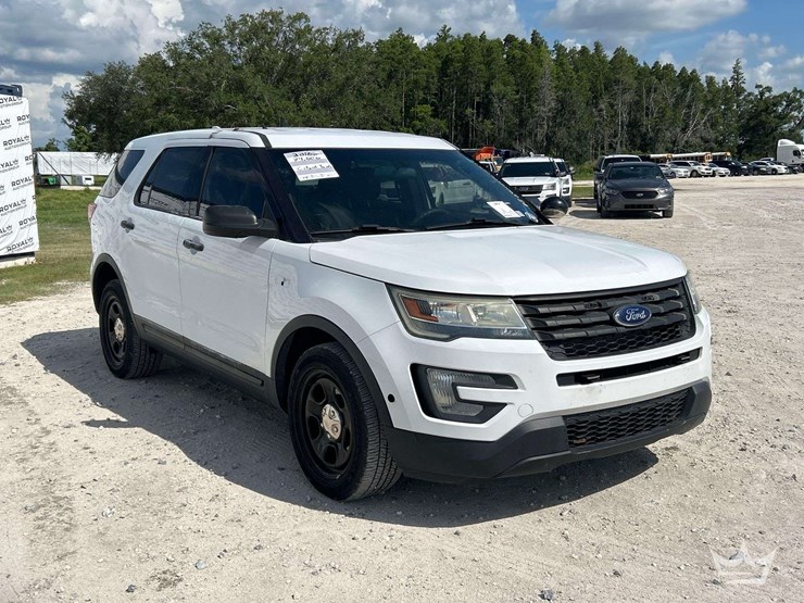2016-ford-explorer-image-2