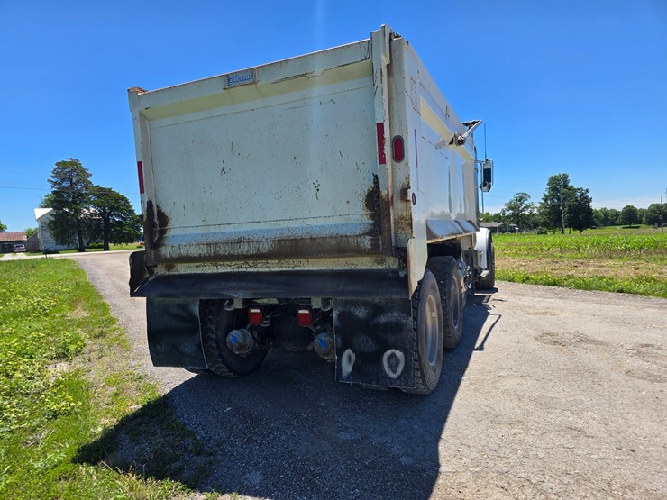 2017-peterbilt-365-image-14