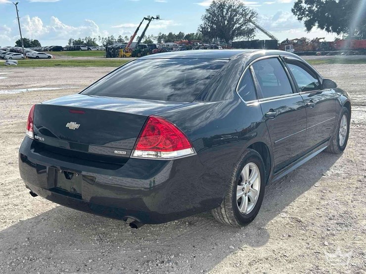 2015-chevrolet-impala-limited-sedan-image-3