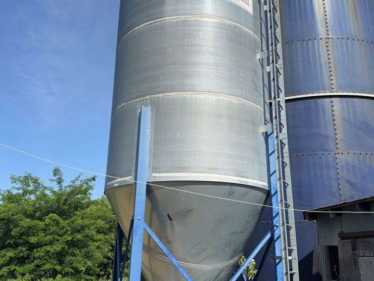 schuld-bushnell-bulk-bin,-12-ton,-owner-put-650-bushel-of-corn-in,-with-grain-slide,-buyer-removes-themselves-image-4