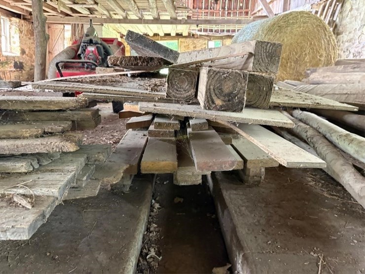 rough-sawed-lumber-image-3