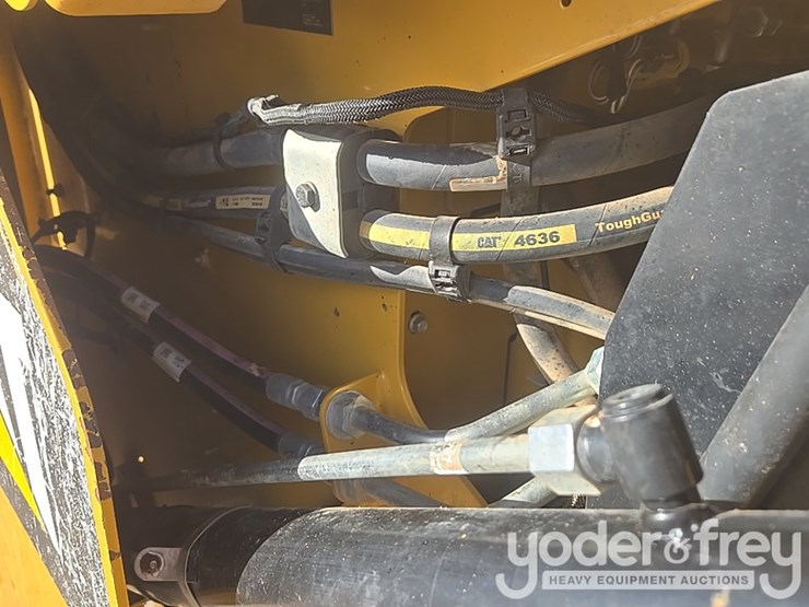 2017-caterpillar-262d-image-25