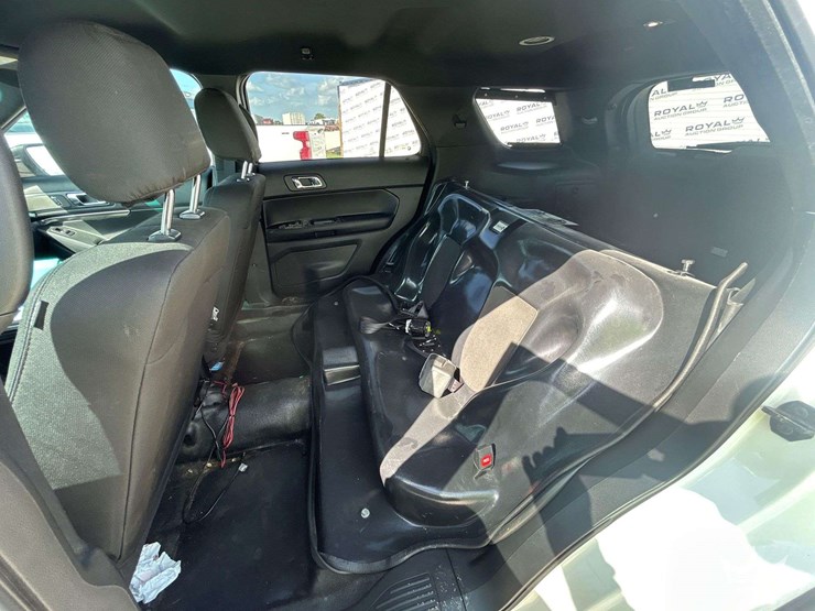 2016-ford-explorer-image-17