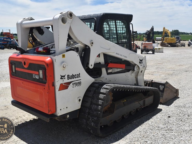 2022-bobcat-t740-image-8
