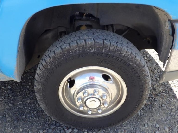 2004-chevrolet-3500-image-14