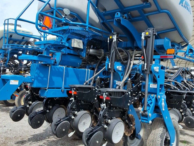 kinze-24-center-fill-planter,-30''-image-13
