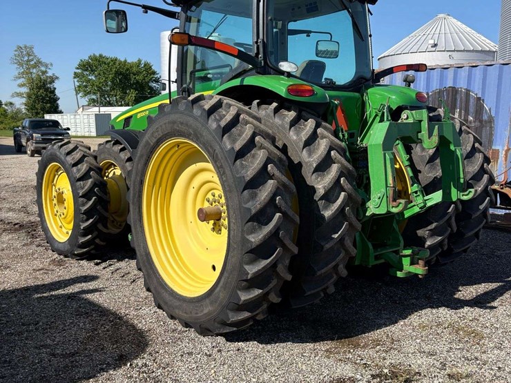 2010-john-deere-8320r-image-11