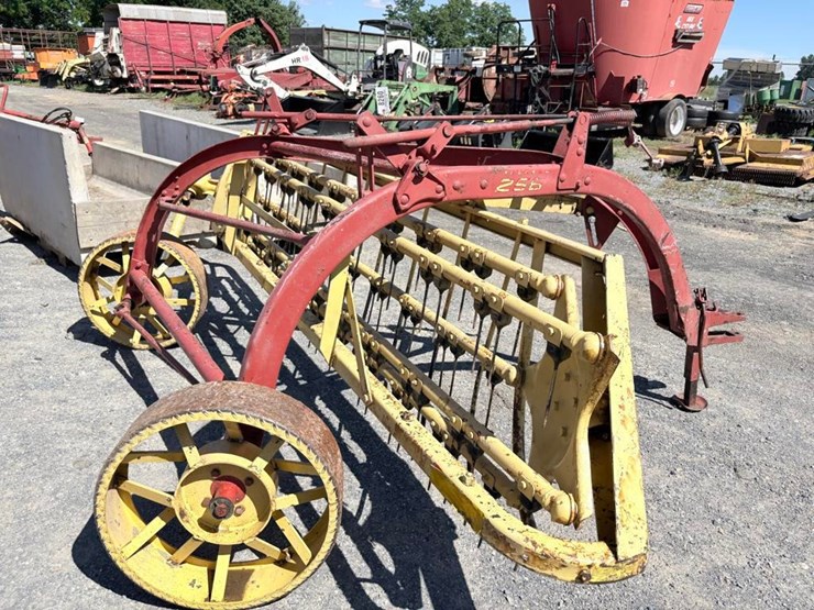 new-holland-256-image-3