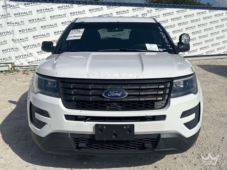 2016-ford-explorer-image-27