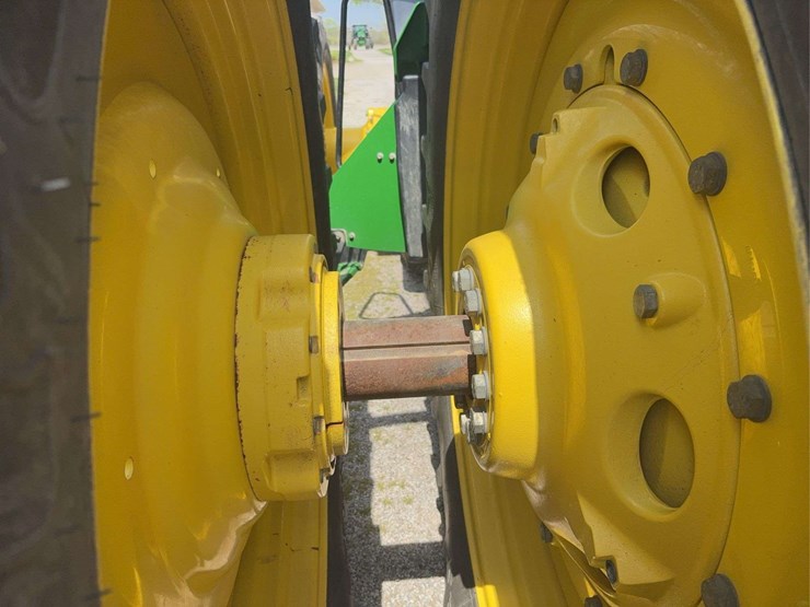2013-john-deere-8285r-image-50