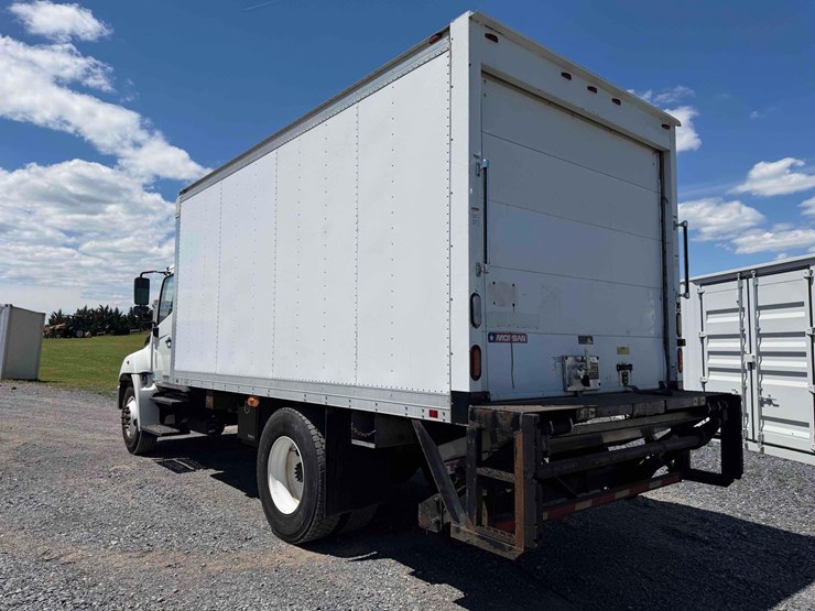 2012-hino-268-image-3