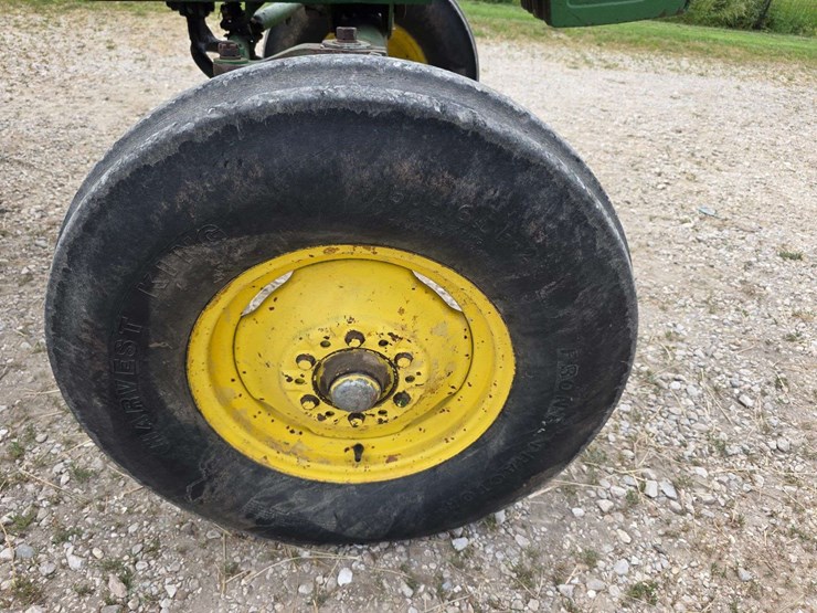 john-deere-3010-image-33