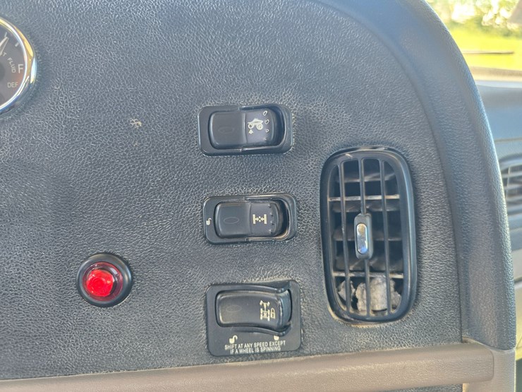 2017-peterbilt-365-image-119