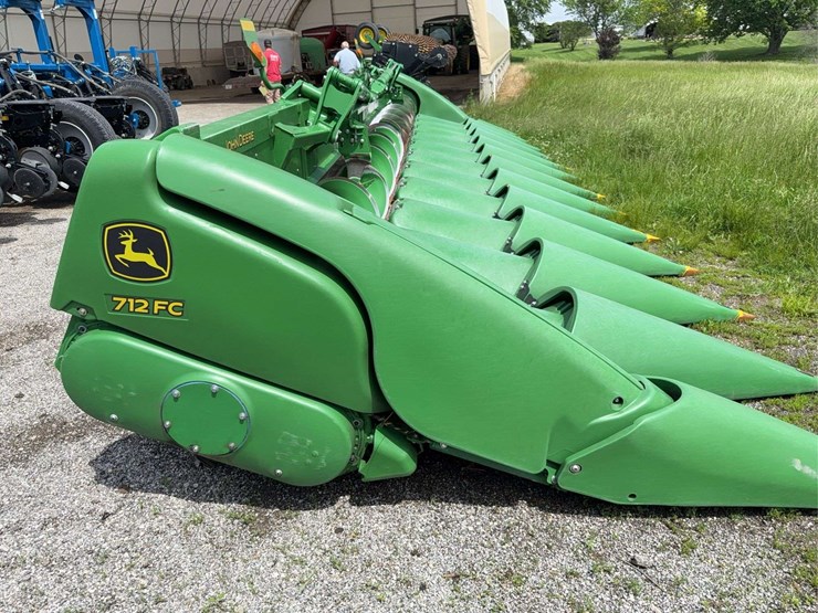 2018-john-deere-12-image-5