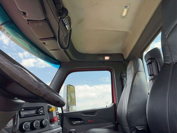 peterbilt-579-image-105