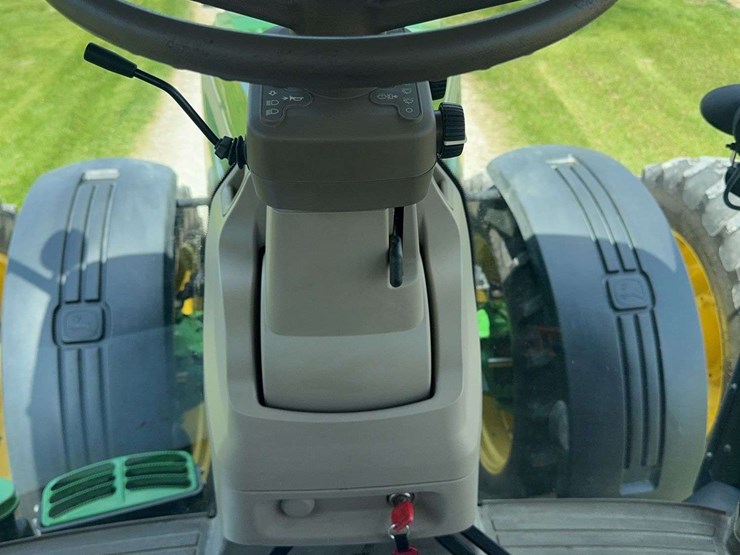 2013-john-deere-8285r-image-35