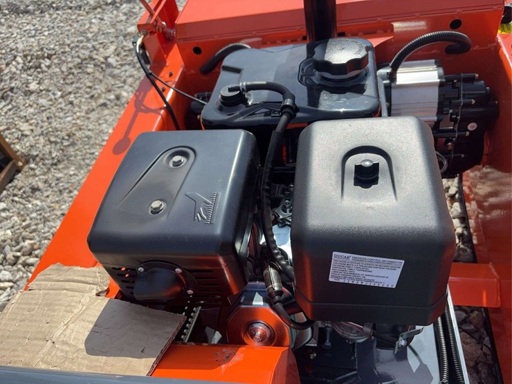 sdlool-model-lm1000q-remote-control-tracked-lawn-mower-image-12