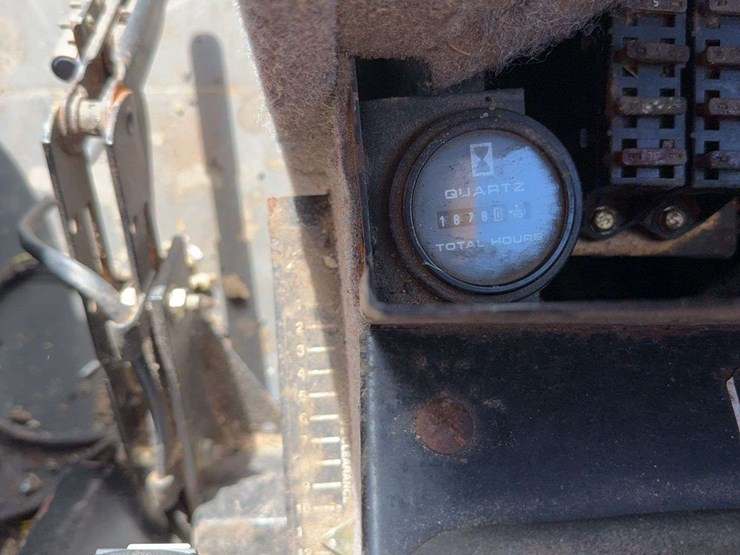 2002-new-holland-tr89-image-18