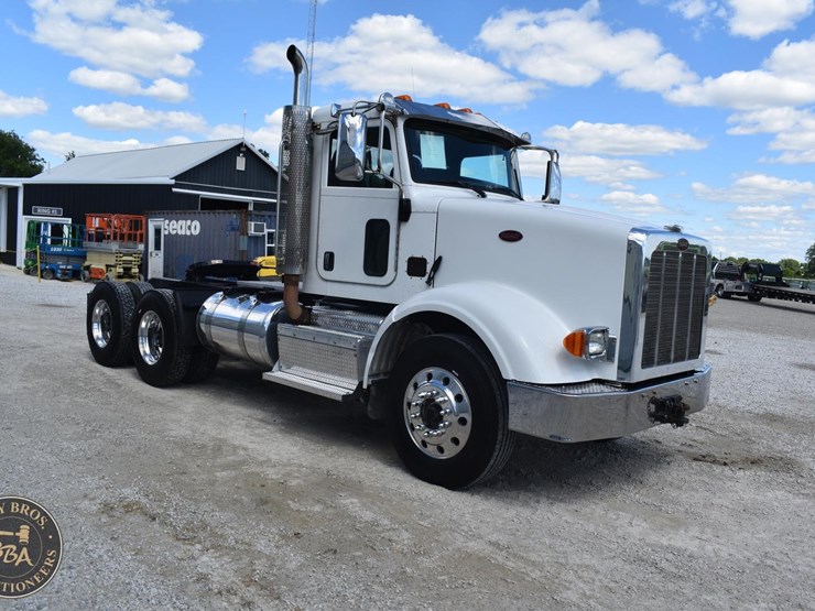 2013-peterbilt-367-image-15